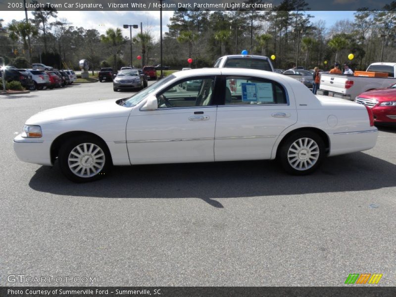 Vibrant White / Medium Dark Parchment/Light Parchment 2003 Lincoln Town Car Signature