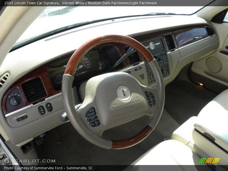 Vibrant White / Medium Dark Parchment/Light Parchment 2003 Lincoln Town Car Signature