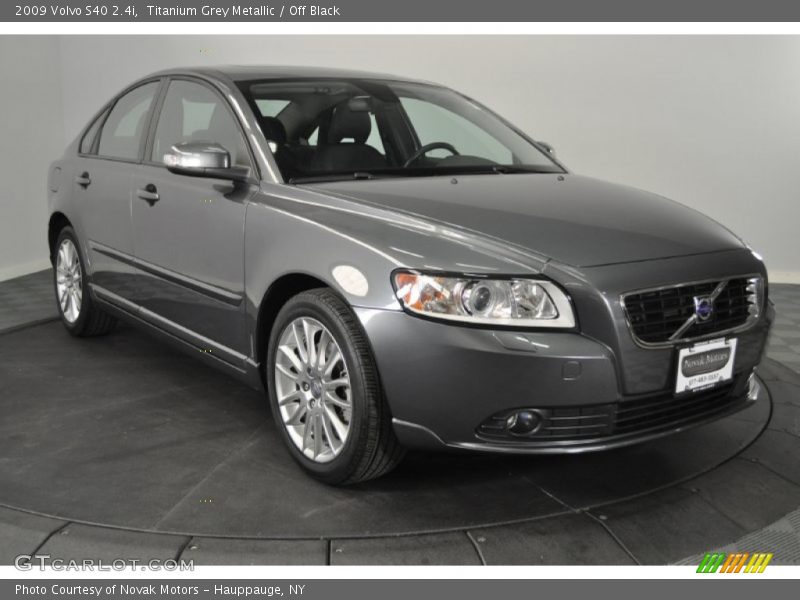Titanium Grey Metallic / Off Black 2009 Volvo S40 2.4i