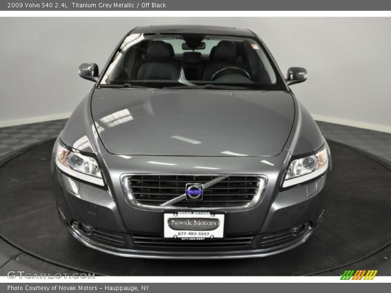 Titanium Grey Metallic / Off Black 2009 Volvo S40 2.4i