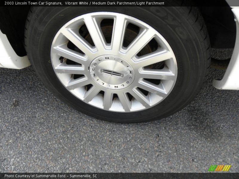 Vibrant White / Medium Dark Parchment/Light Parchment 2003 Lincoln Town Car Signature