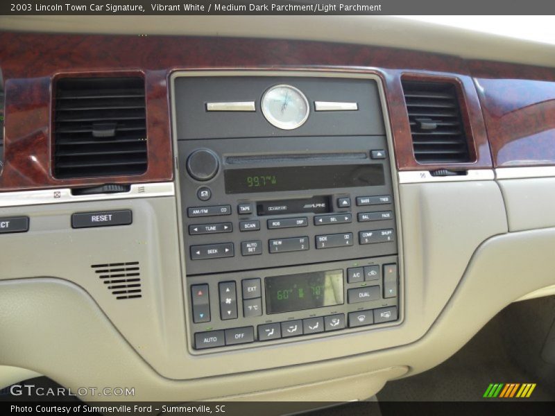 Vibrant White / Medium Dark Parchment/Light Parchment 2003 Lincoln Town Car Signature