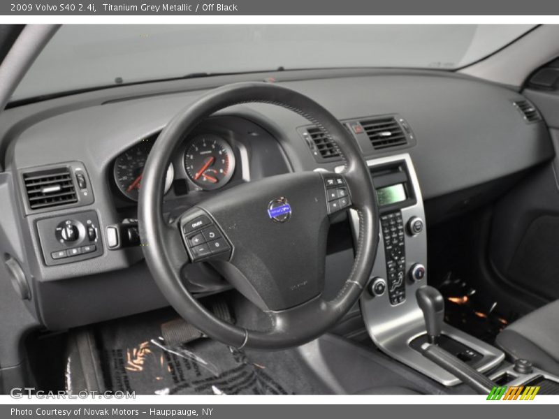 Dashboard of 2009 S40 2.4i