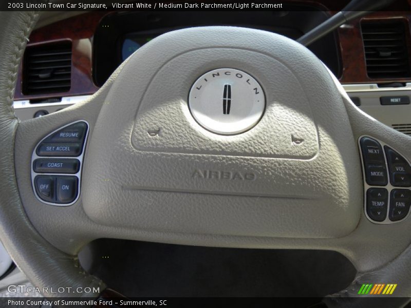 Vibrant White / Medium Dark Parchment/Light Parchment 2003 Lincoln Town Car Signature
