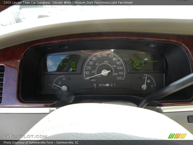 Vibrant White / Medium Dark Parchment/Light Parchment 2003 Lincoln Town Car Signature