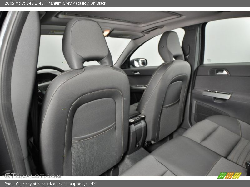 Titanium Grey Metallic / Off Black 2009 Volvo S40 2.4i