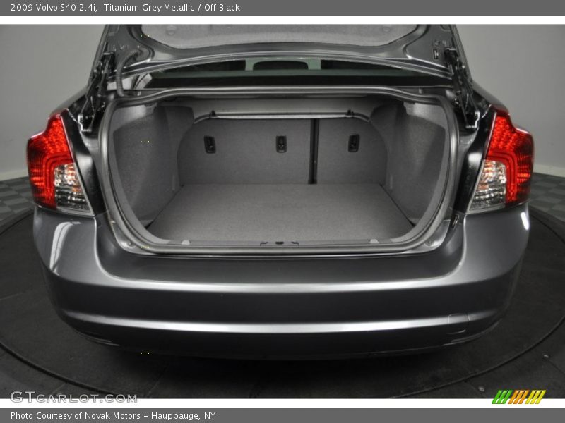  2009 S40 2.4i Trunk