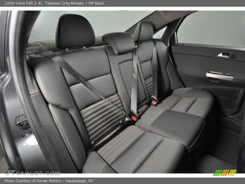  2009 S40 2.4i Off Black Interior