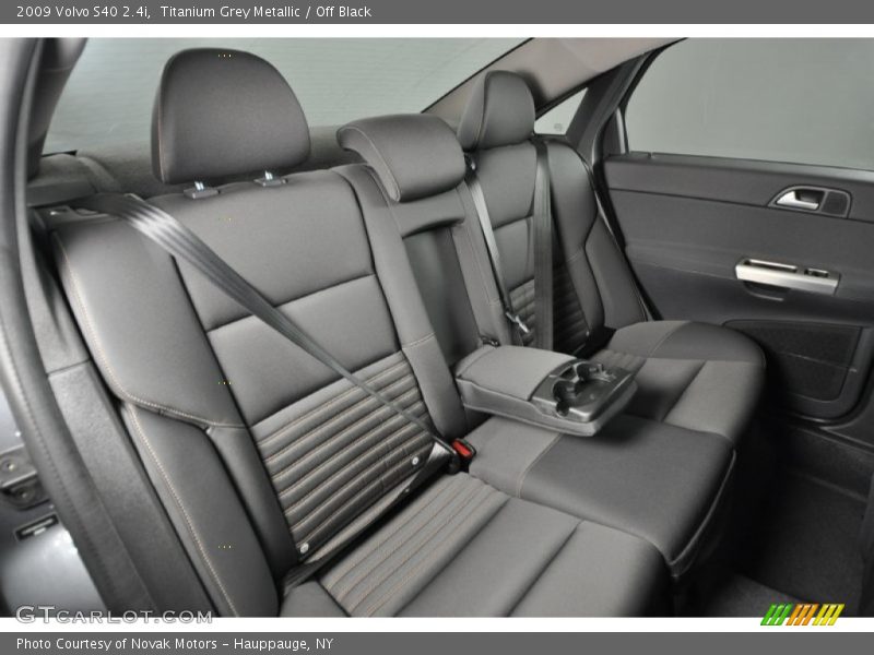  2009 S40 2.4i Off Black Interior