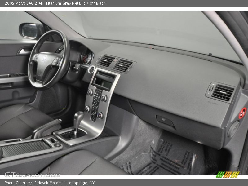 Dashboard of 2009 S40 2.4i