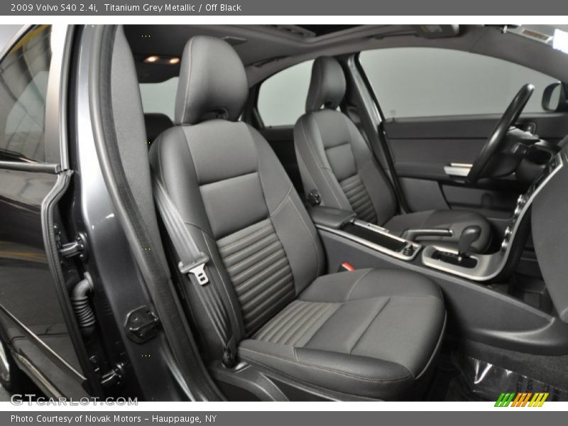 Front Seat of 2009 S40 2.4i