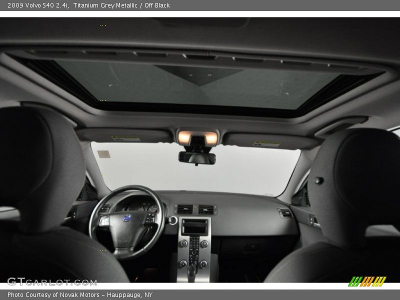 Titanium Grey Metallic / Off Black 2009 Volvo S40 2.4i