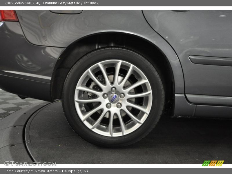  2009 S40 2.4i Wheel