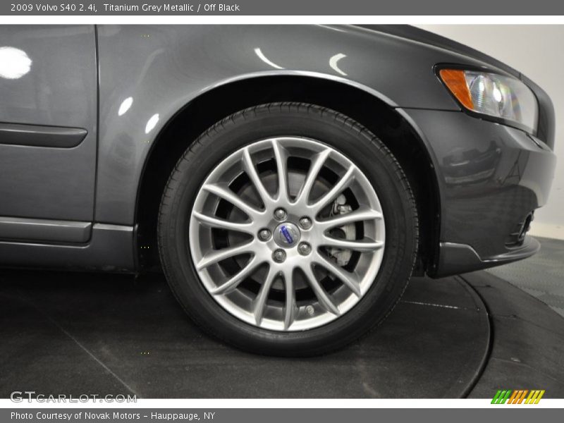  2009 S40 2.4i Wheel