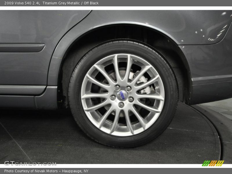 Titanium Grey Metallic / Off Black 2009 Volvo S40 2.4i