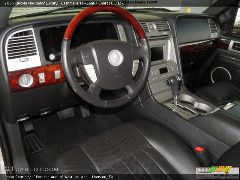 Cashmere Tri-Coat / Charcoal Black 2006 Lincoln Navigator Luxury