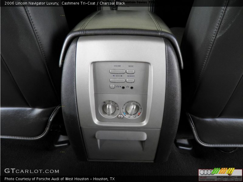 Cashmere Tri-Coat / Charcoal Black 2006 Lincoln Navigator Luxury