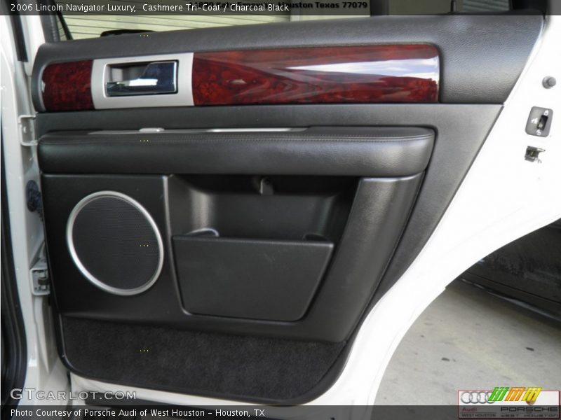 Cashmere Tri-Coat / Charcoal Black 2006 Lincoln Navigator Luxury