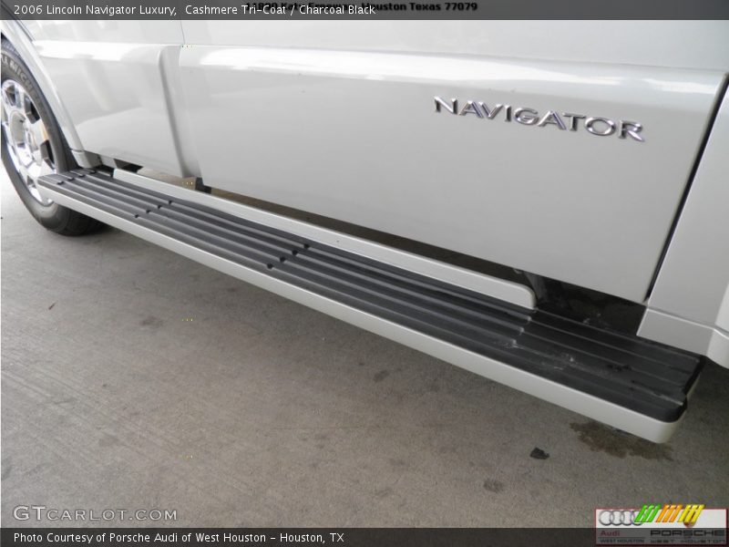 Cashmere Tri-Coat / Charcoal Black 2006 Lincoln Navigator Luxury