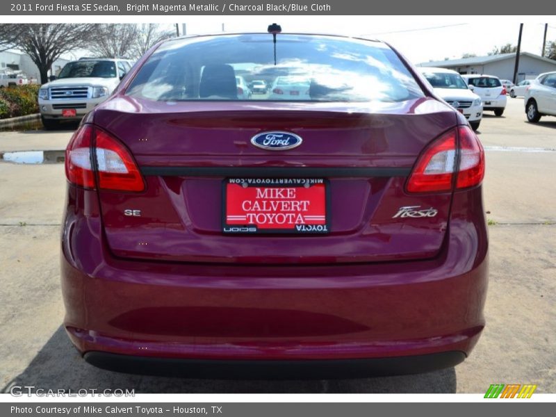 Bright Magenta Metallic / Charcoal Black/Blue Cloth 2011 Ford Fiesta SE Sedan