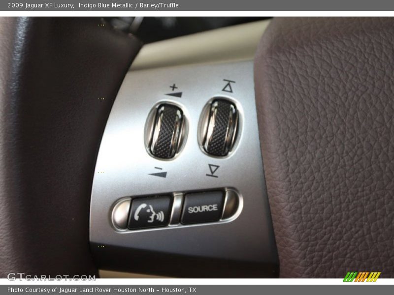 Controls of 2009 XF Luxury