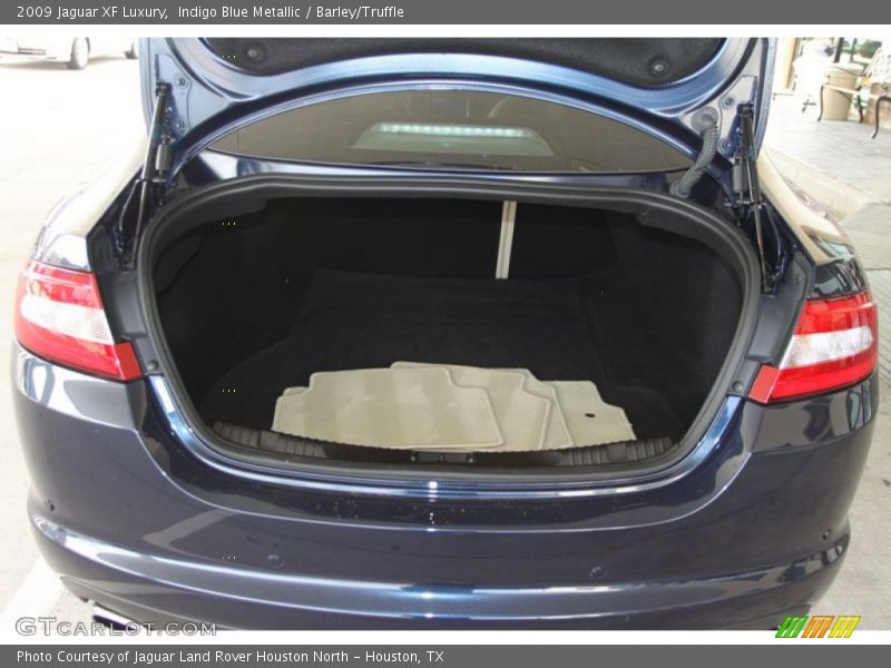  2009 XF Luxury Trunk