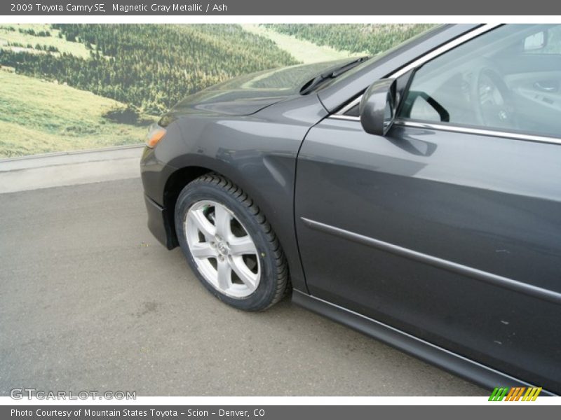 Magnetic Gray Metallic / Ash 2009 Toyota Camry SE