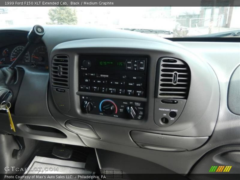 Black / Medium Graphite 1999 Ford F150 XLT Extended Cab