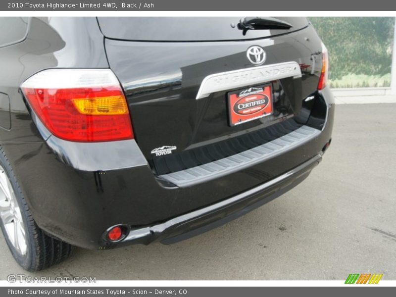 Black / Ash 2010 Toyota Highlander Limited 4WD
