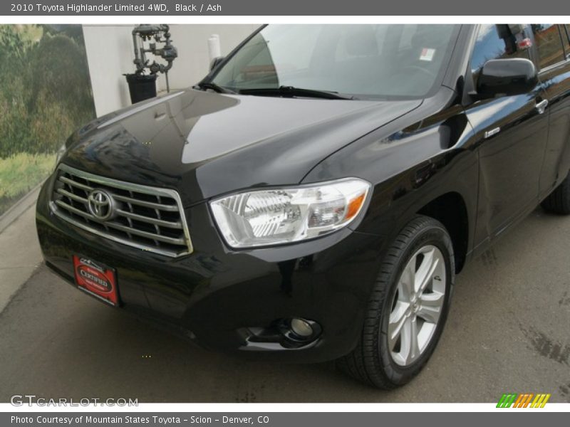 Black / Ash 2010 Toyota Highlander Limited 4WD