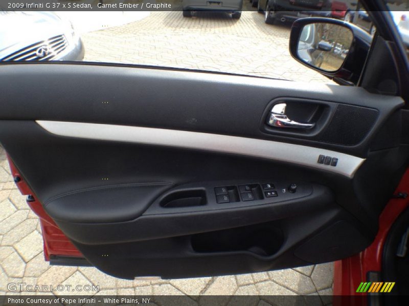 Door Panel of 2009 G 37 x S Sedan