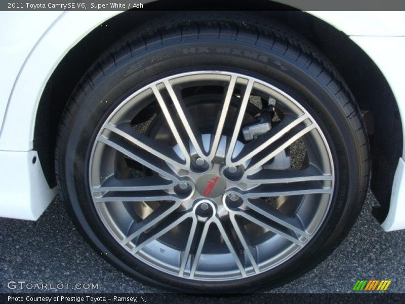 Super White / Ash 2011 Toyota Camry SE V6