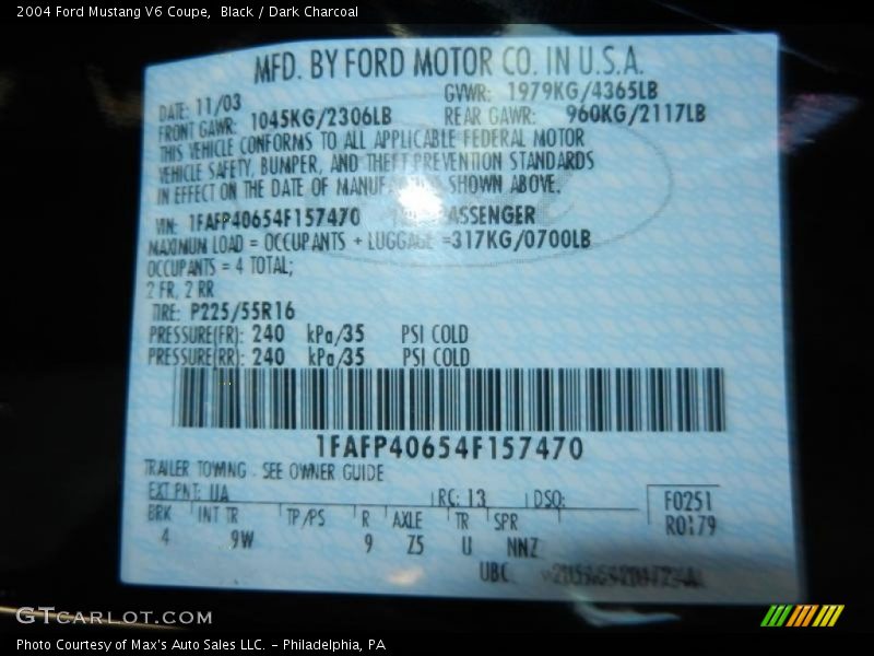 Black / Dark Charcoal 2004 Ford Mustang V6 Coupe