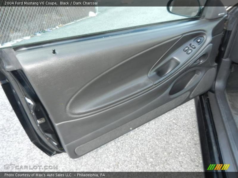 Black / Dark Charcoal 2004 Ford Mustang V6 Coupe