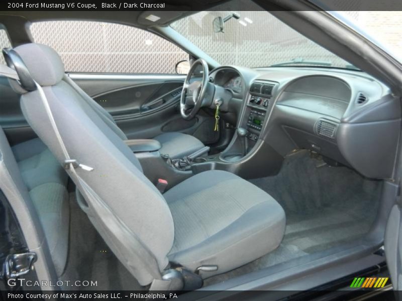 Black / Dark Charcoal 2004 Ford Mustang V6 Coupe