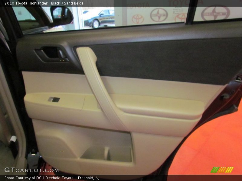 Black / Sand Beige 2010 Toyota Highlander