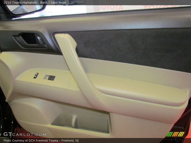 Black / Sand Beige 2010 Toyota Highlander