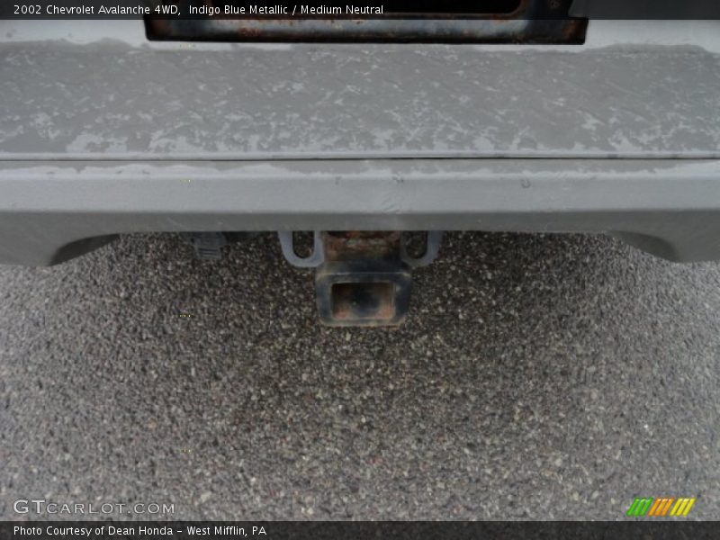 Indigo Blue Metallic / Medium Neutral 2002 Chevrolet Avalanche 4WD