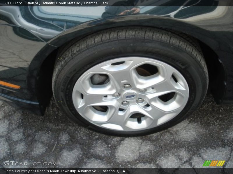 Atlantis Green Metallic / Charcoal Black 2010 Ford Fusion SE