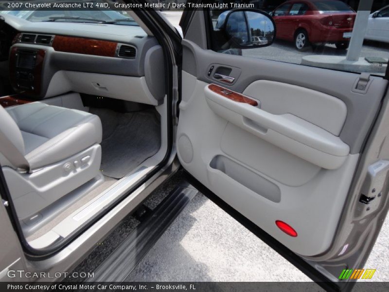 Graystone Metallic / Dark Titanium/Light Titanium 2007 Chevrolet Avalanche LTZ 4WD
