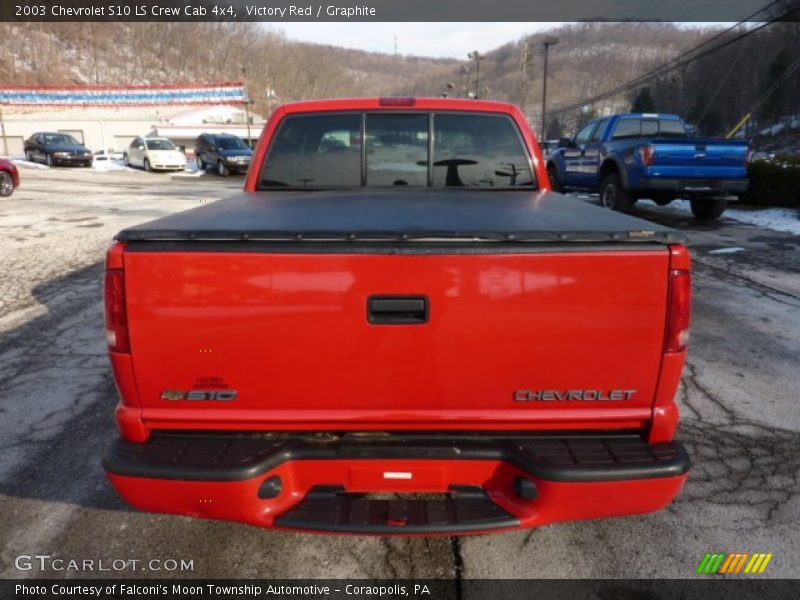 Victory Red / Graphite 2003 Chevrolet S10 LS Crew Cab 4x4