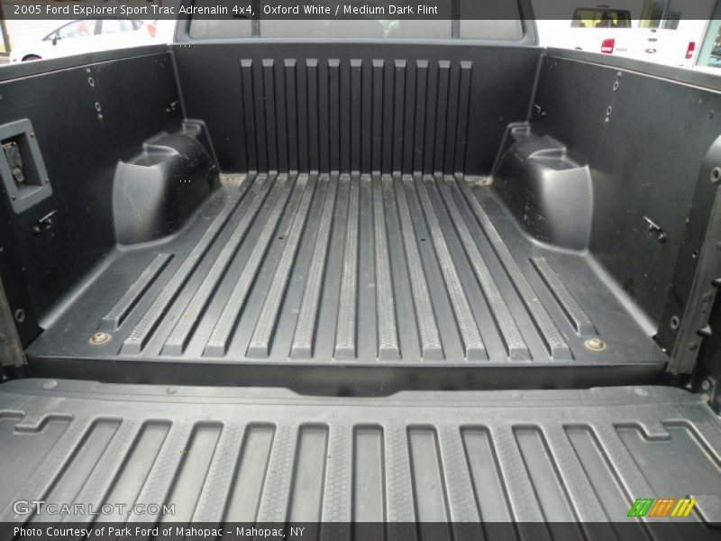 Oxford White / Medium Dark Flint 2005 Ford Explorer Sport Trac Adrenalin 4x4