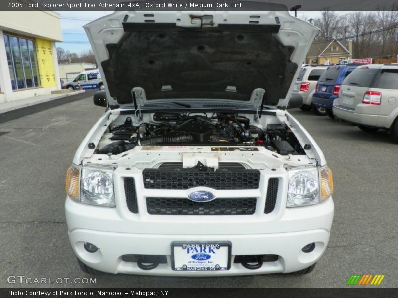 Oxford White / Medium Dark Flint 2005 Ford Explorer Sport Trac Adrenalin 4x4