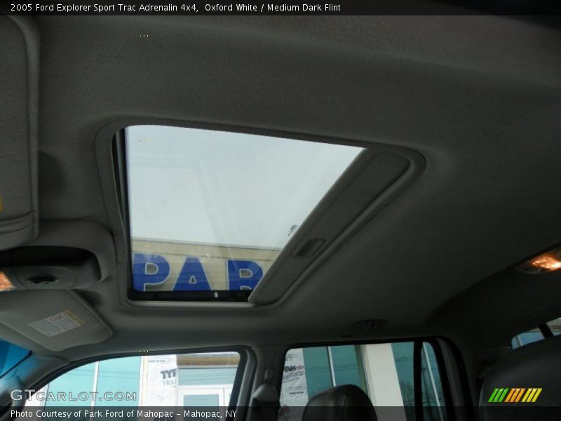 Oxford White / Medium Dark Flint 2005 Ford Explorer Sport Trac Adrenalin 4x4