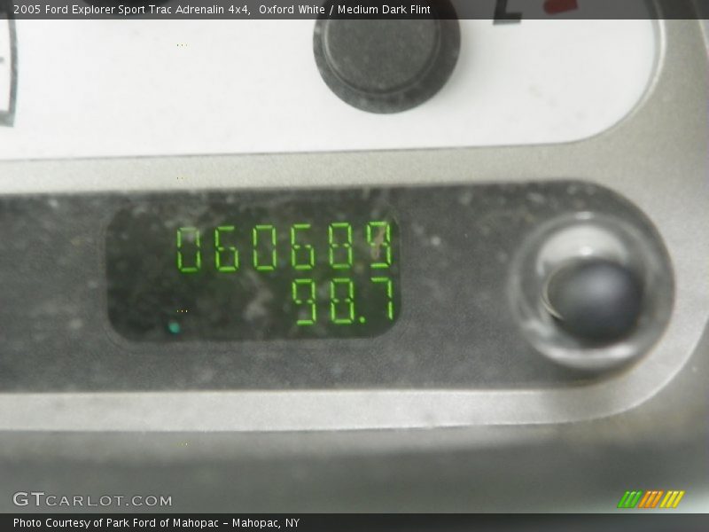 Oxford White / Medium Dark Flint 2005 Ford Explorer Sport Trac Adrenalin 4x4
