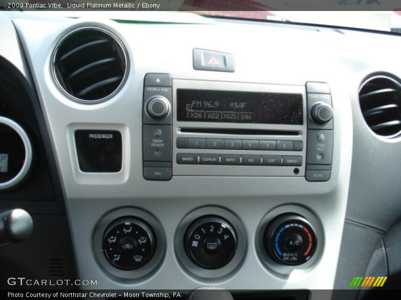 Liquid Platinum Metallic / Ebony 2009 Pontiac Vibe