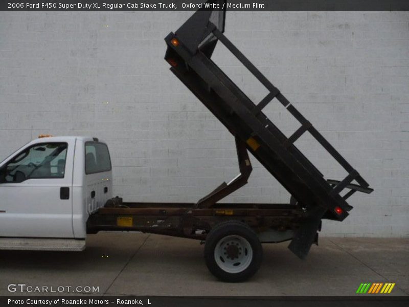 Oxford White / Medium Flint 2006 Ford F450 Super Duty XL Regular Cab Stake Truck