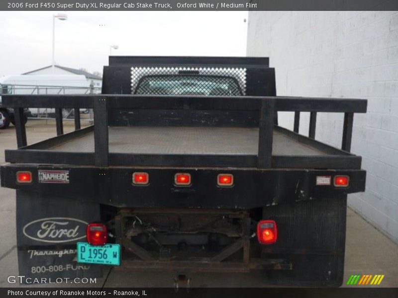 Oxford White / Medium Flint 2006 Ford F450 Super Duty XL Regular Cab Stake Truck