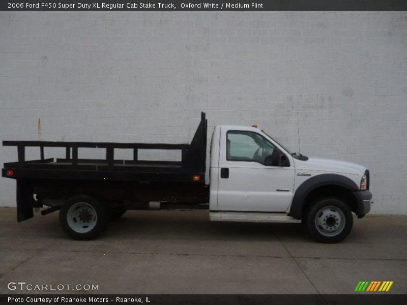 Oxford White / Medium Flint 2006 Ford F450 Super Duty XL Regular Cab Stake Truck