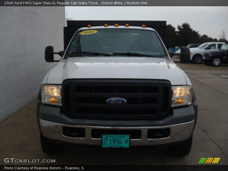 Oxford White / Medium Flint 2006 Ford F450 Super Duty XL Regular Cab Stake Truck